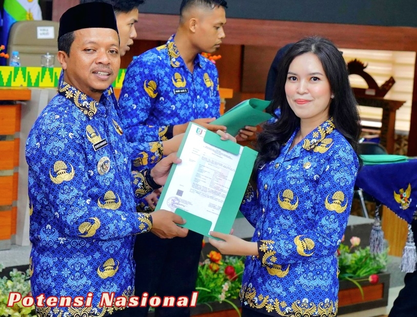 Bupati Pringsewu Serahkan SK Calon Pegawai Negeri Sipil