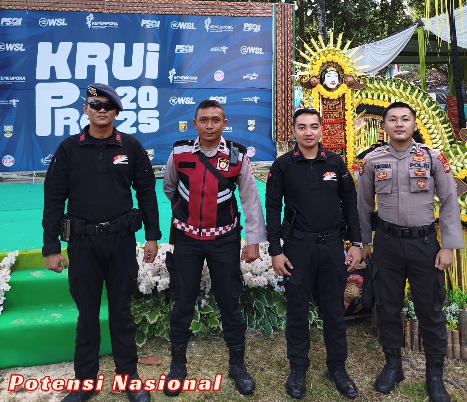 Sat samapta Dan Brimob Polda Lampung Lakukan Sterilisasi Di Lokasi Pantai Karang Imbor