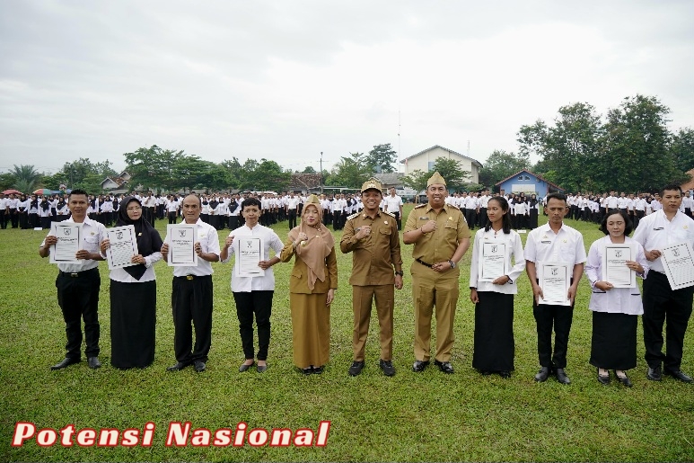 1.233 Pegawai Pemerintah dengan Perjanjian Kerja di Kabupaten Pringsewu Terima SK