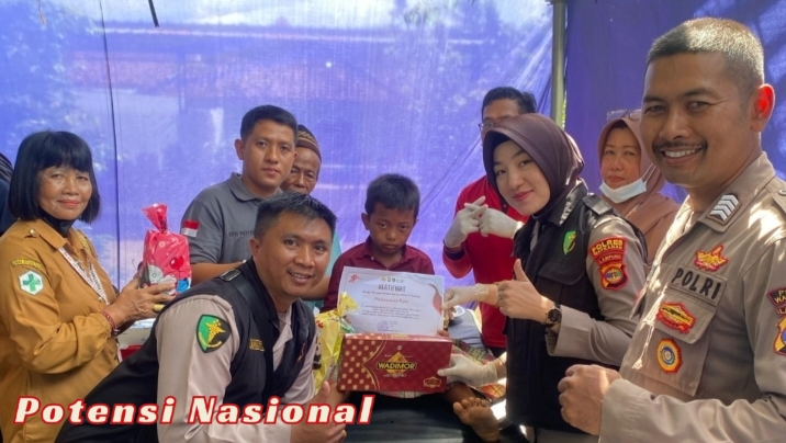 Polri Untuk Masyarakat, Polisi Salurkan Paket Sembako Hari Bhayangkara ke 79 di Negara Batin