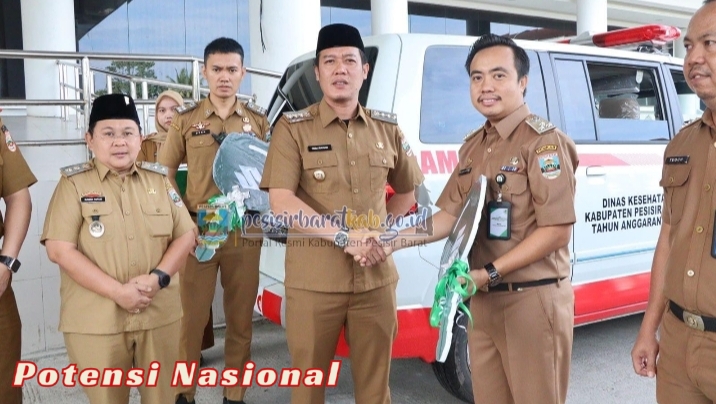 Bupati Pesibar Dedi Irawan Serahkan Ambulans Ke Puskesmas Demi Kepentingan Masyarakat