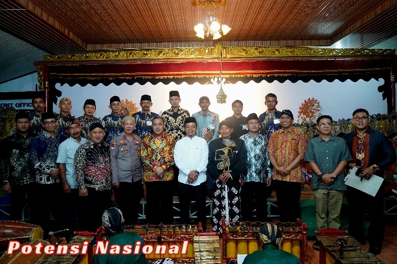 Wayang Kulit Semalam Suntuk Warnai Selamatan Desa Ke-98 Pekon Podomoro Pringsewu