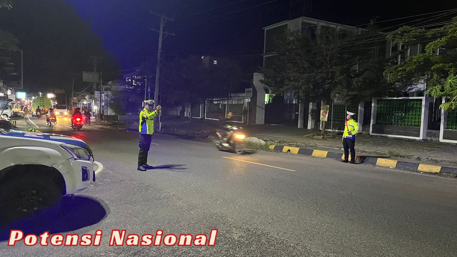 Sat lantas polres pesisir barat gelar patroli blue light berikan rasa aman kepada masyarakat