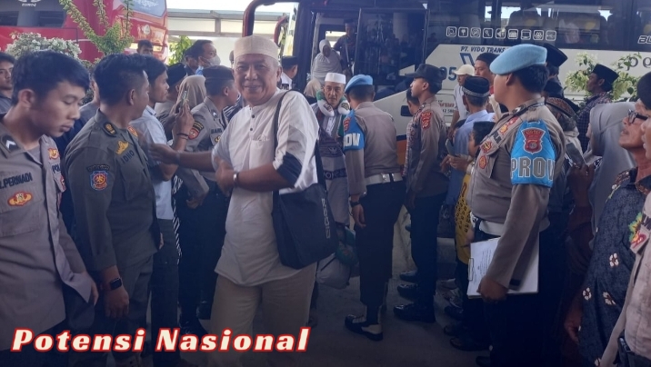 Sambut Kepulangan Jamaah Haji, Polres Pesibar Terjunkan Personel Untuk Pengamanan
