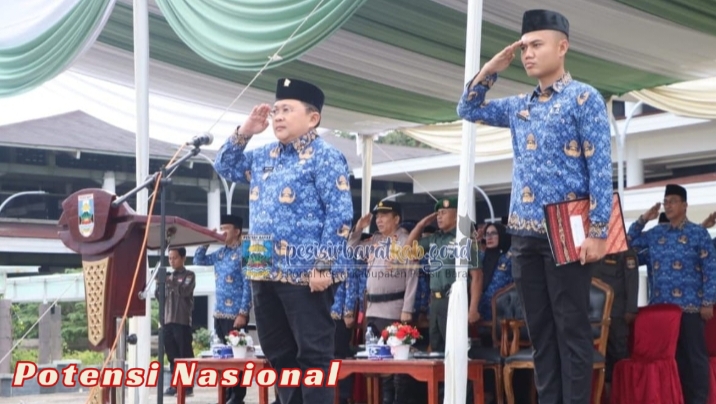 Wakil Bupati Irawan Topani Pimpin Upacara Paripurna Bulanan Pemkab Pesibar