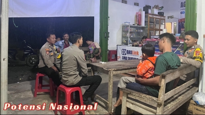 Polsek Bengkunat Laksanakan Patroli Rutin Berikan Himbauan Kamtibmas Kepada Masyarakat