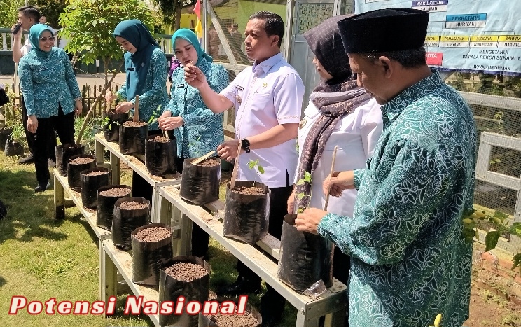 Ketua TP PKK Provinsi Lampung Bina Desa TAPIS Di Pringsewu