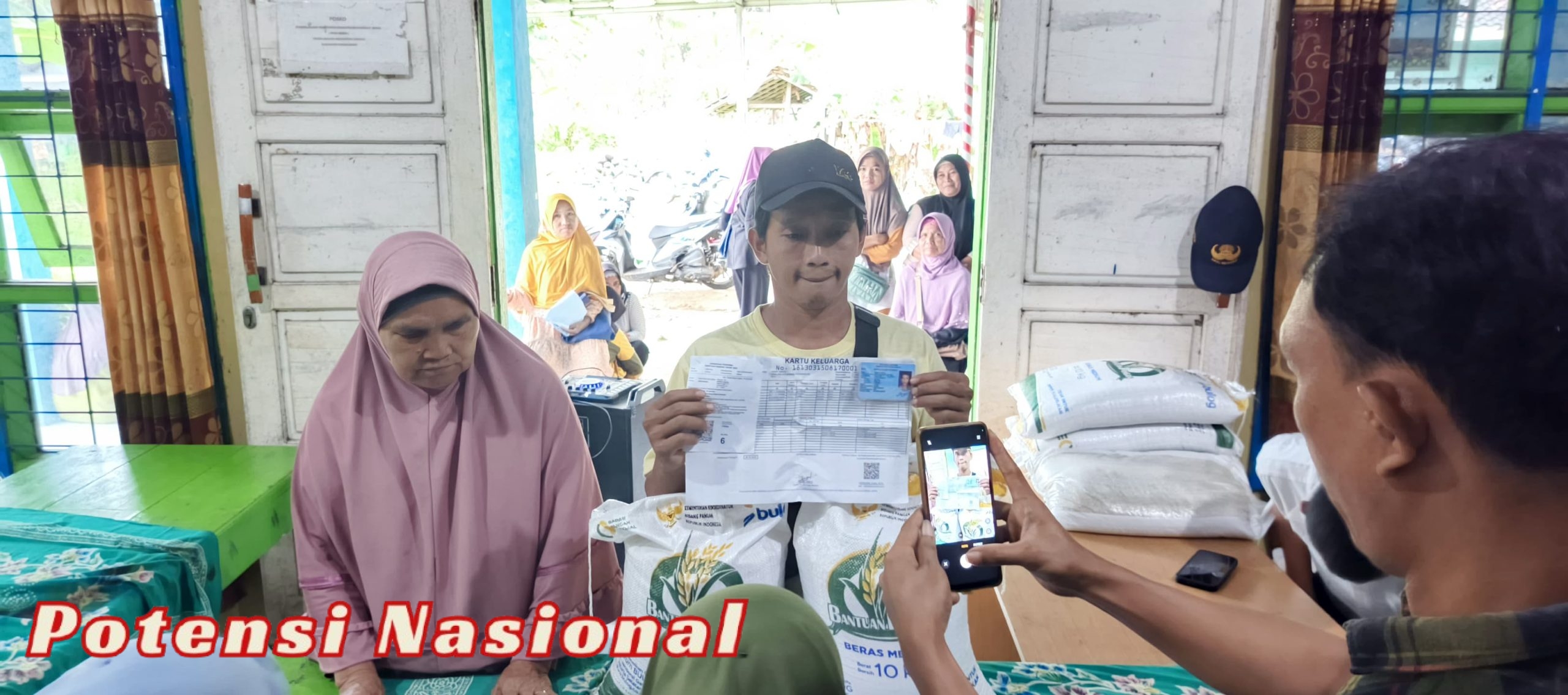 Pemerintah Pekon Malaya Salurkan Bantuan Beras untuk 221 Keluarga Penerima Manfaat