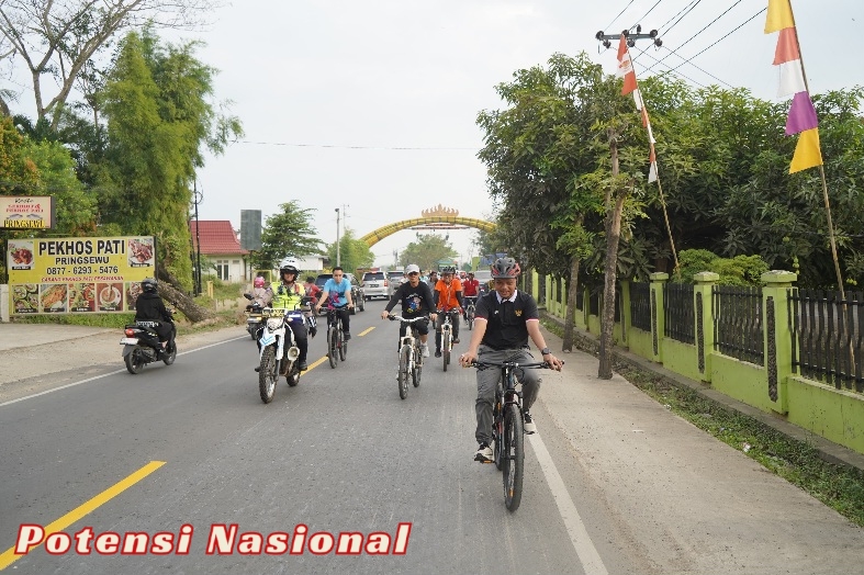 Bupati Pringsewu & Jajaran Pemkab Gowes Bareng