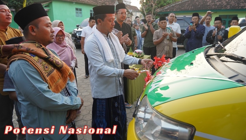 Salat Subuh Berjamaah, Bupati Pringsewu Berikan Bantuan Kepada Warga dan Launching Ambulance Masjid