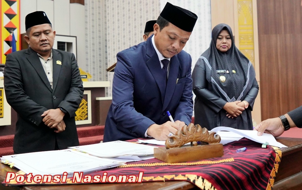 Bupati Pringsewu Pimpinan DPRD Teken Nota Kesepakatan KUA-PPAS 2026 & Perubahan KUA-PPAS 2025