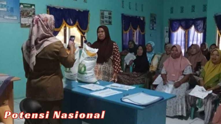 Pemerintah Pekon Kerbang Dalam Salurkan Bantuan Beras 20 Kg untuk 58 KPM