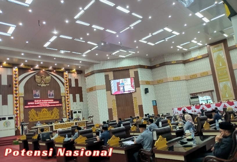 Bupati Pringsewu Sampaikan Ranperda Perubahan APBD 2025