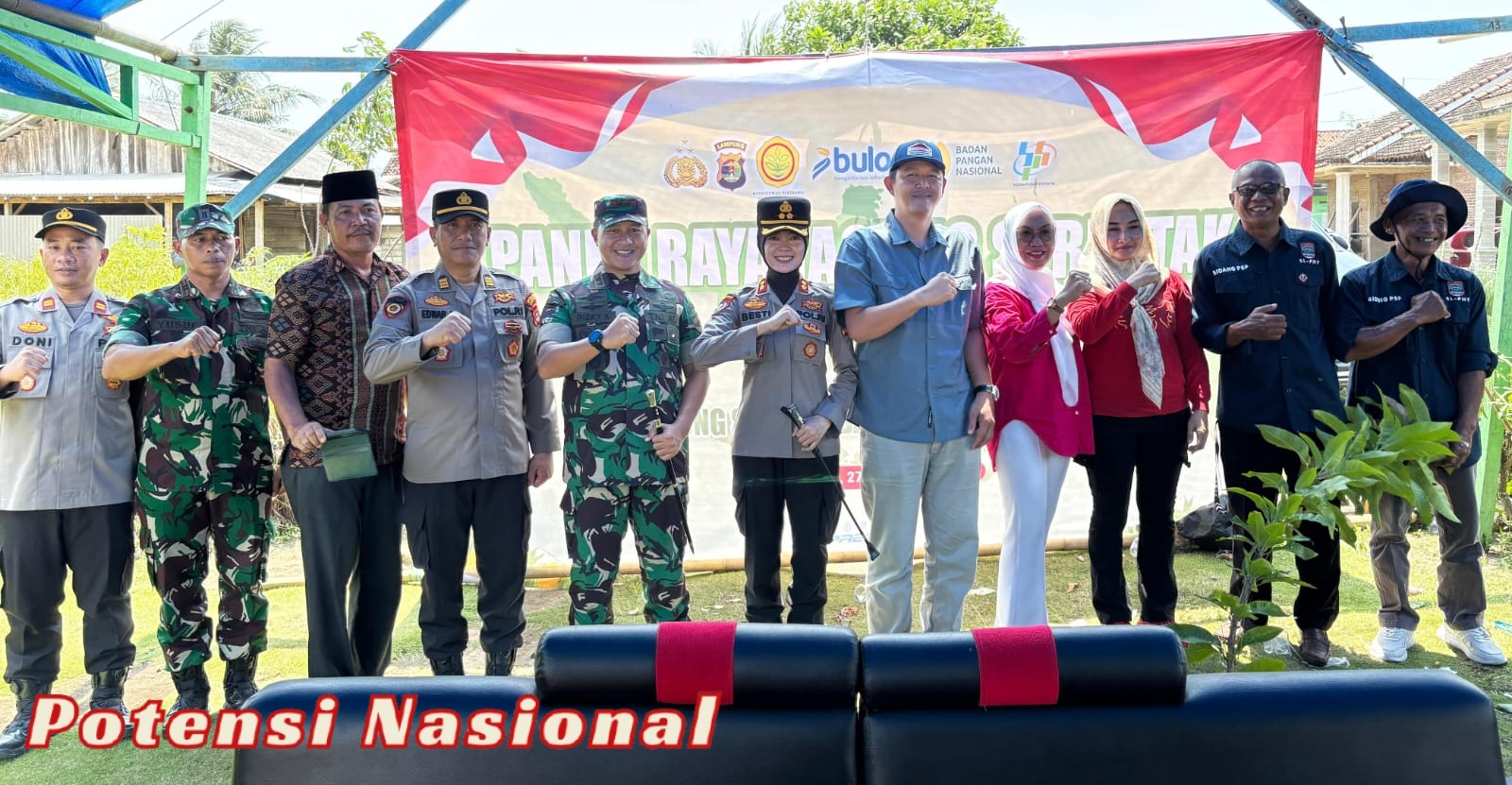 Kapolres Pesisir Barat Ikut Panen Raya Jagung Serentak Kwartal III