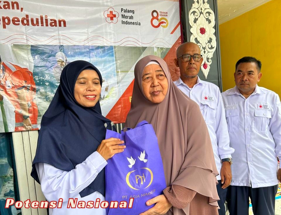 PMI Pringsewu Gelar Bakti Sosial Bagikan Bantuan Pangan Beras