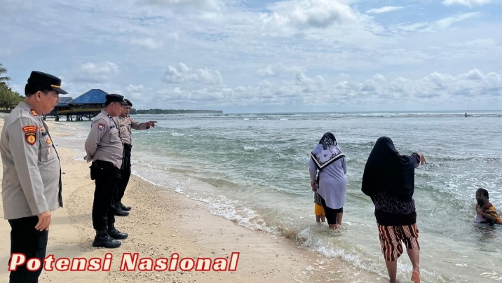 Polsek Pesisir Tengah Patroli di Kawasan Wisata, Ingatkan Wisatawan Jaga Keselamatan