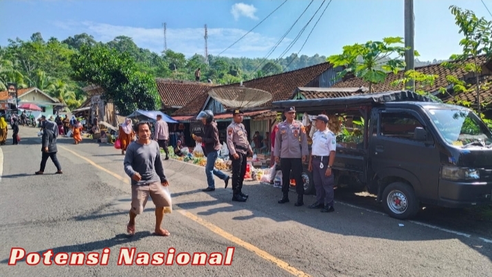 Polsek Pesisir Utara Intensifkan Pengamanan dan Pengaturan Lalin di Pasar Melsom