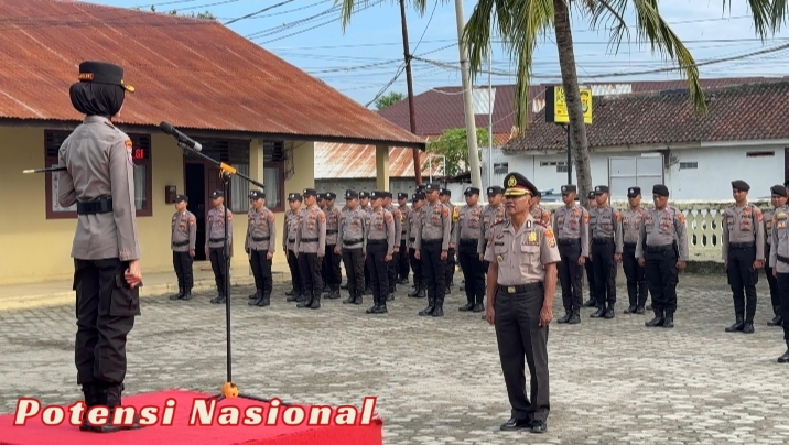 AKP Firdaus Terima Kenaikan Pangkat Pengabdian, Kapolres Pesisir Barat Pimpin Upacara