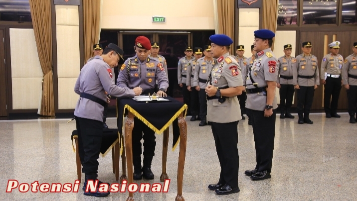 Kapolri Pimpin Sertijab Kabaintelkam dan Dankor Brimob Polri