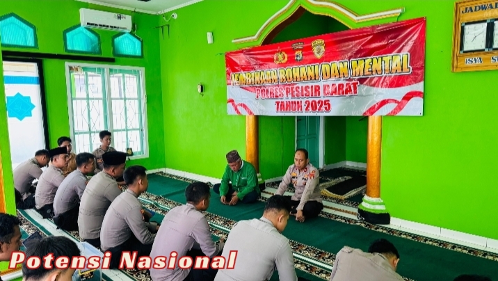 Wakapolres Pesisir Barat Pimpin Binrohtal di Mushola Al-Arsyad