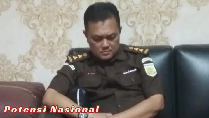 Tim Intelijen Kejaksaan Negeri (Kejari) Ogan Komering Ilir (OKI) Berhasil Membongkar Penyamaran Jaksa Gadungan