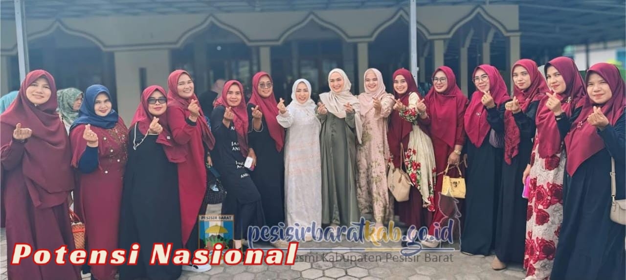 Ketua BKMT Pesisir Barat Dian Hardiyanti Dedi Hadiri Pengajian Rutin di Pekon Pelita Jaya