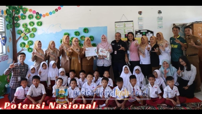 Tinjau Pelaksanaan Program rumah Main Kreasi,Ini Pesan Ketua I TP-PKK, Dea Derika Topani Ke Tim Kreasi Pesibar