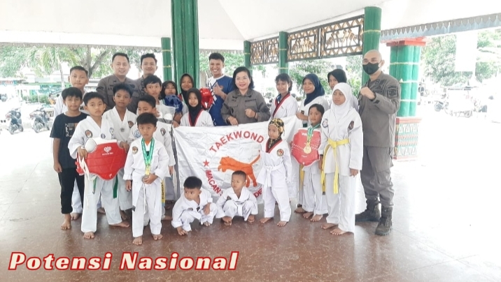 Kejari Pringsewu Beri Dukungan Penuh Atlet Taekwondo Usai Borong 14 Medali di Kejati Cup 2025