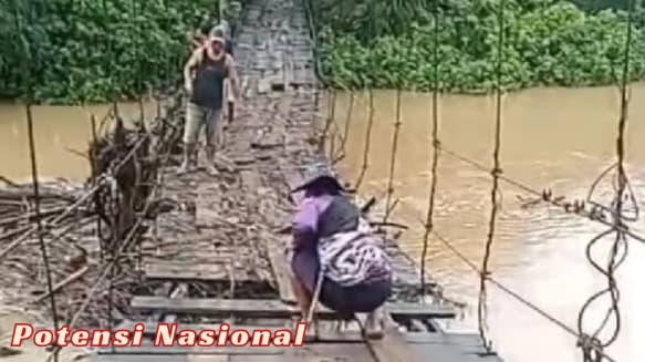 Air Kali Tambulih Meluap, Jembatan Gantung Penghubung Dua Pekon Rusak Parah