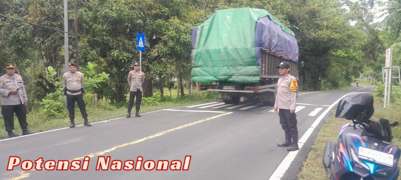 Polsek Pesisir Utara Laksanakan Pengaturan Lalu Lintas Ciptakan Kamseltibcarlantas