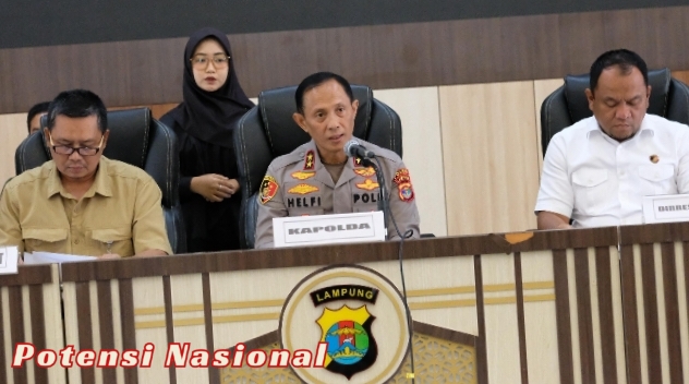 Kapolda Lampung Jelaskan Penanganan Insiden Kapal Tongkang Bermuatan Kayu di Pesisir Barat