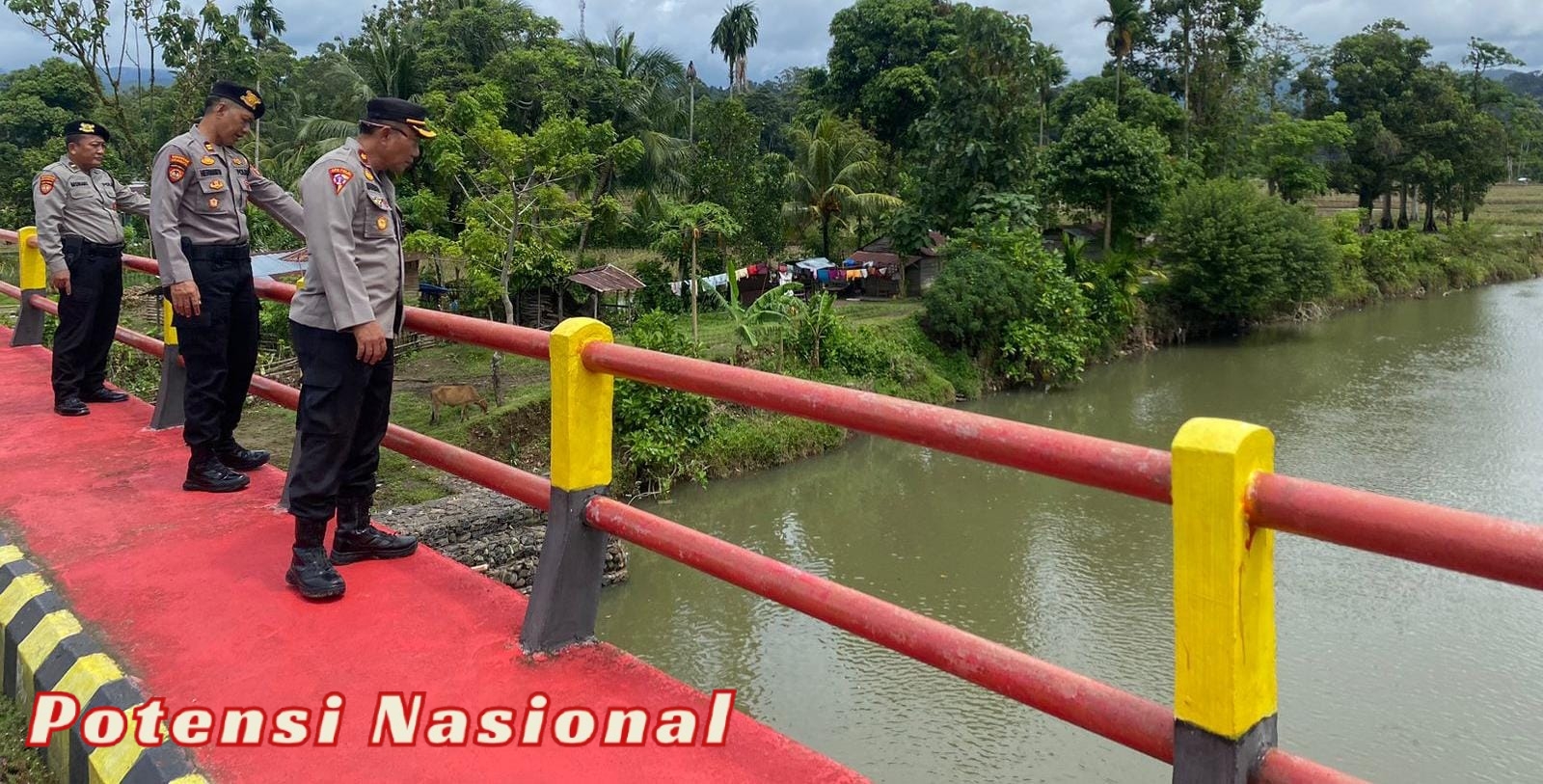 Curah Hujan Tinggi Tim Siaga Bencana Polres Pesisir Barat Tinjau Langsung Lokasi Rawan Bencana