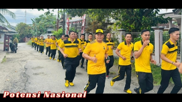Wakapolres Pesisir Barat Pimpin Olahraga Bersama Personel