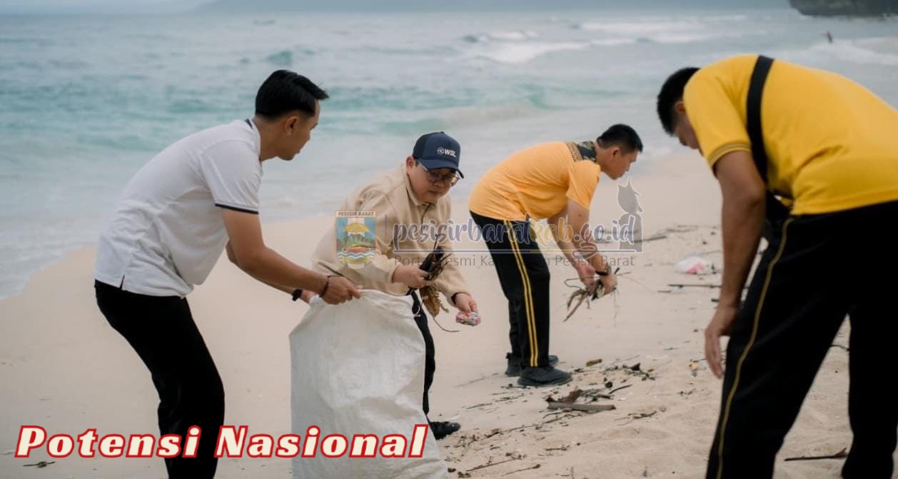 Wakil Bupati Pesisir Barat Hadiri FUN WALK Dan Aksi Bersih-Bersih Pantai Labuhan Jukung