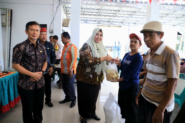 Horeee … ! 528 Warga Pekon Wargomulyo Terima Bantuan Pangan Dari Pemerintah