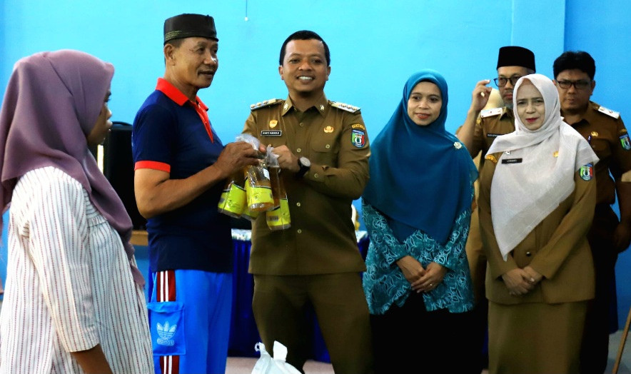 Bupati Pringsewu Serahkan Bantuan Pangan 418 Warga Banyumas & 528 Warga Margosari
