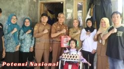 Wujudkan Kepedulian Nyata Ketua TP-PKK Pesibar Serahkan Kursi Roda Khusus Untuk Anak Disabilitas