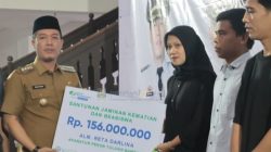 Bupati Pesibar Resmikan Sosialisasi Dan Serahkan Manfaat Jaminan Sosial Ketenagakerjaan Bagi Peratin Dan Perangkat Pekon
