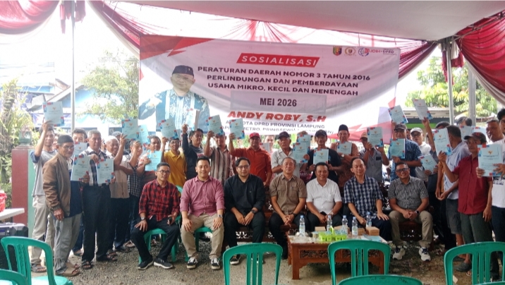 Andy Roby Sosialisasikan Perda UMKM di Pekon Panutan, Dan Serahkan Bantuan untuk Warga dan Hewan Kurban