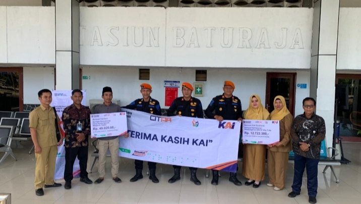 Sambut Idul Adha, PT KAI Salurkan Bantuan Rp49 Juta untuk Pembangunan Masjid At-Taqwa Way Kanan