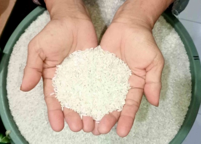 Ratusan Warga Pekon Sumber Agung Dan Bandung Baru Terima Bantuan Pangan