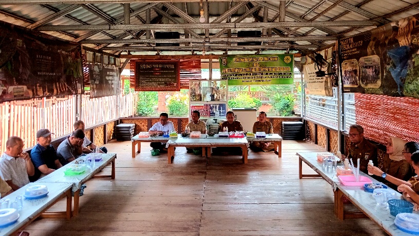 Bupati Pringsewu Kunjungi Kelompok Peternak Kambing Perah Kecamatan Sukoharjo 