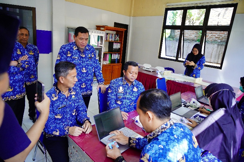 Bupati Pringsewu Tinjau Pelaksanaan Cek Kesehatan Gratis Di Puskesmas Pringsewu