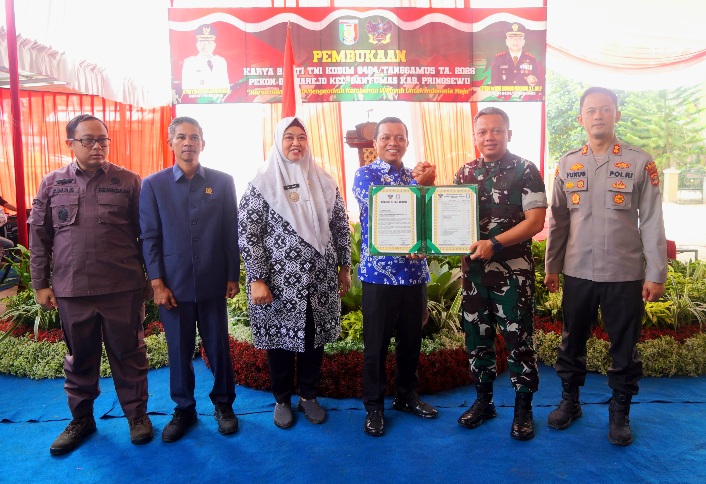Dibuka Bupati Pringsewu, Kodim 0424/TGM Gelar Karya Bakti TNI Di Pekon Banjarejo Banyumas