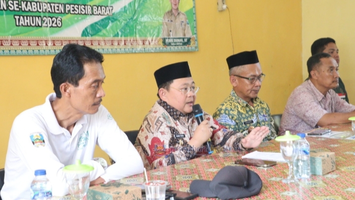 Wakil Bupati Pesibar Irawan Topani Hadiri Penyerahan SPPT Pajak Tahun 2026 Di Kecamatan Pesisir Utara   