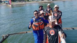Polres Pesisir Barat Terjunkan Sat Polairud Saat Lomba Dayung Di Perairan Teluk Setabas Kabupaten Pesisir Barat