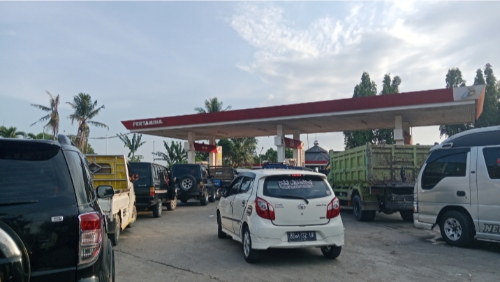 SPBU di Pringsewu Dipadati Antrean Pertalite, Warga Keluhkan Distribusi BBM Bersubsidi