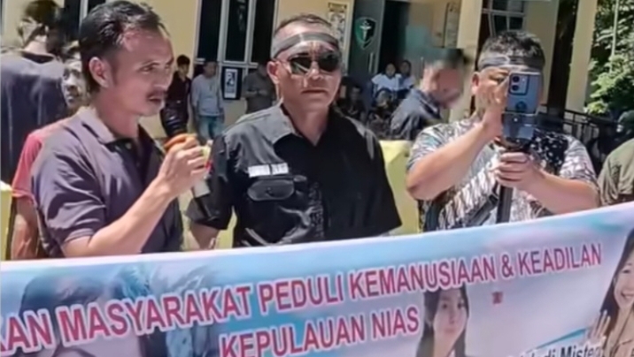 Ratusan Warga Kepung Mapolres Nias, Tuntut Pengungkapan Kasus Pembunuhan Agnis Jance Zebua