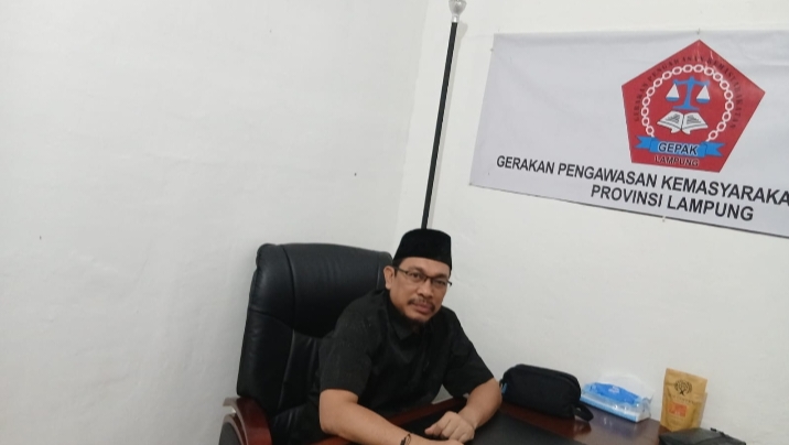 EMBEGE Tersendat, Anak-anak Menunggu Makan, Para Elite Berebut Piring