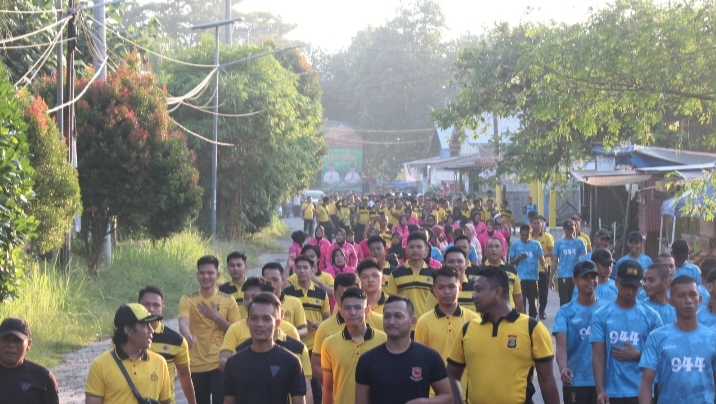 Jalan Sehat Dan Senam Bersama Warnai Peringatan Hut Bhayangkara Ke~80 Di Pesisir Barat Sinergi TNI-POLRI-Pemkab Terasa Kuat. 